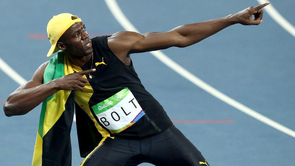 Usain Bolt melakukan selebrasi khas setelah menang di Olimpiade Rio de Janeiro 2016. - INDOSPORT